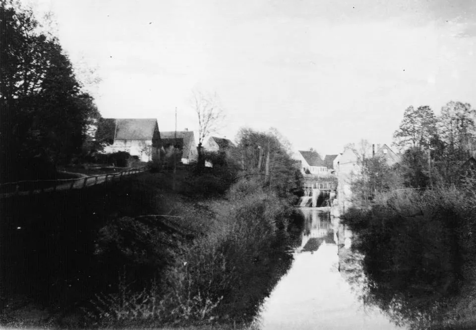 Historischer Blick vom Steg in Richtung Wehr