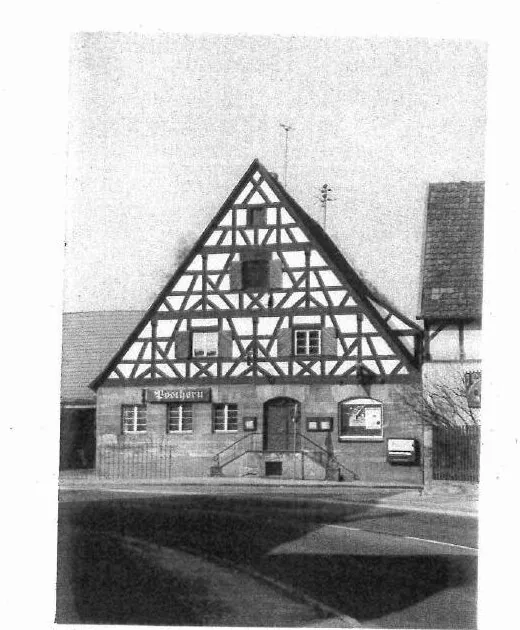 Historische Frontalansicht des Posthorns